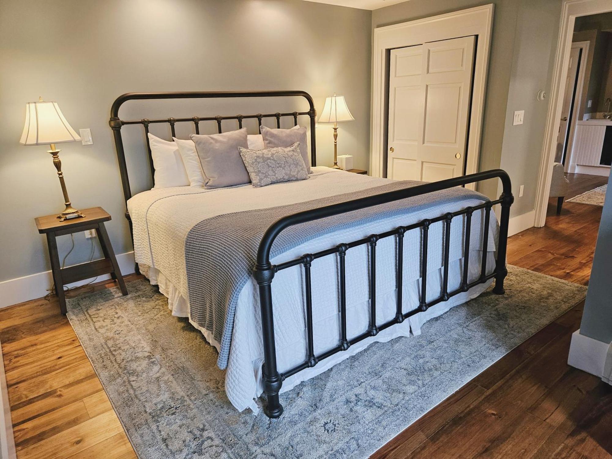 The Manor On Golden Pond Bed & Breakfast Holderness Exterior foto