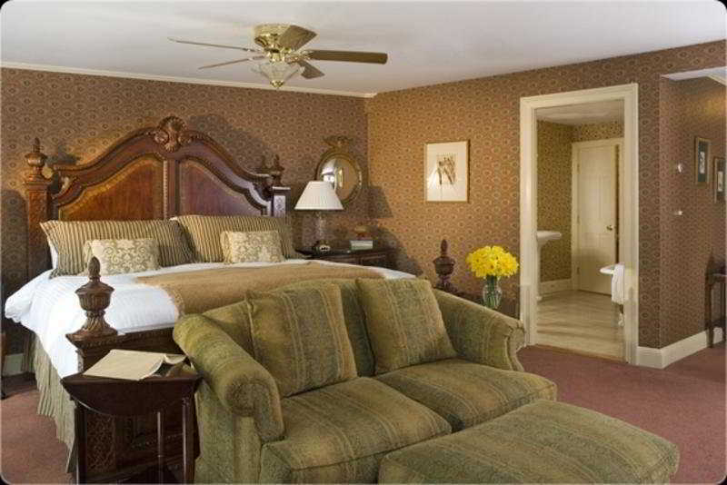 The Manor On Golden Pond Bed & Breakfast Holderness Exterior foto