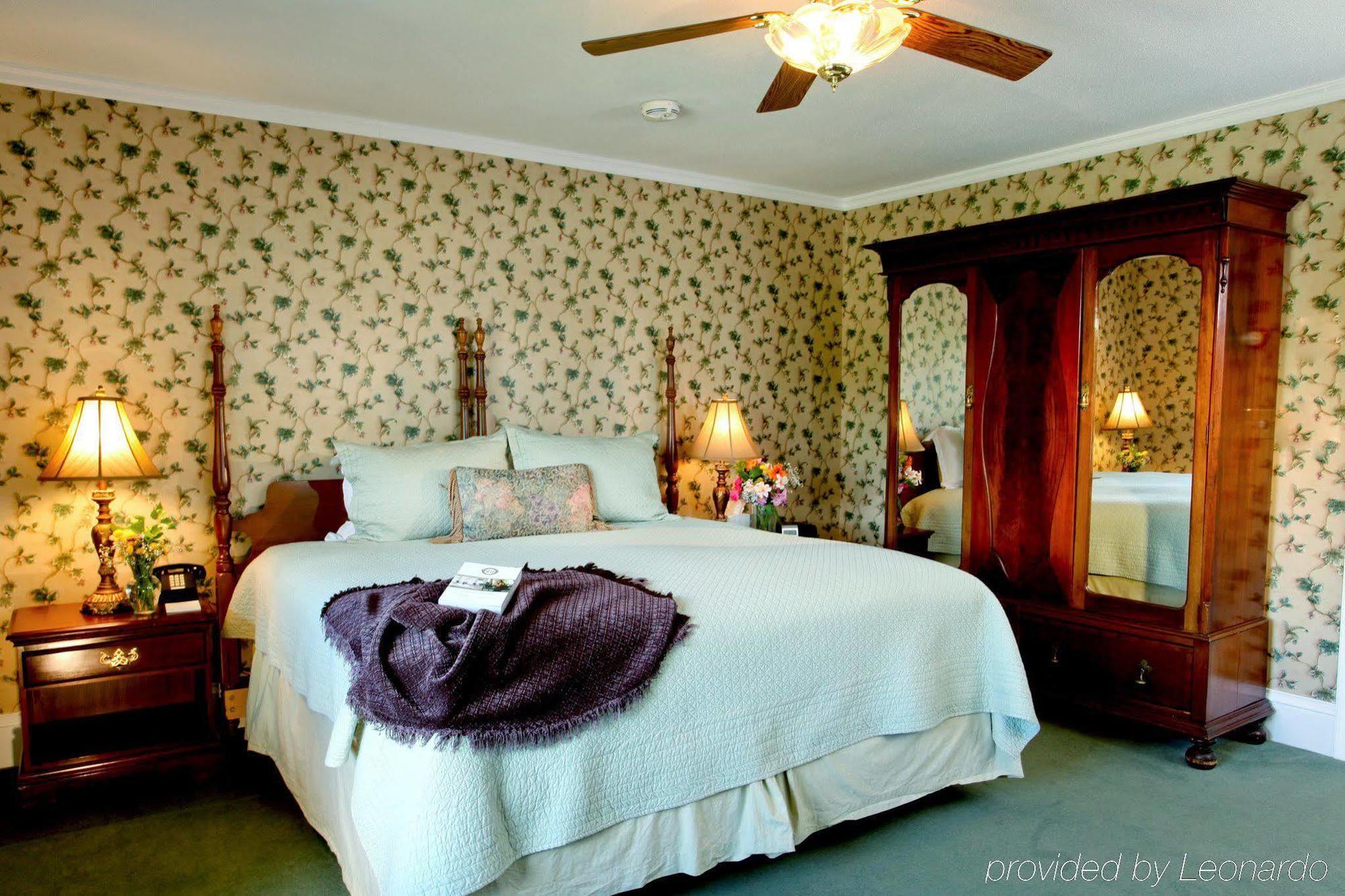The Manor On Golden Pond Bed & Breakfast Holderness Exterior foto